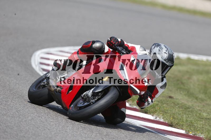 Archiv-2025/49 26.08.2025 Cornu Master School ADR/rot-rouge/27